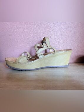 Brand new bear traps strap wedge sandals women’s size 11 leather comfortable